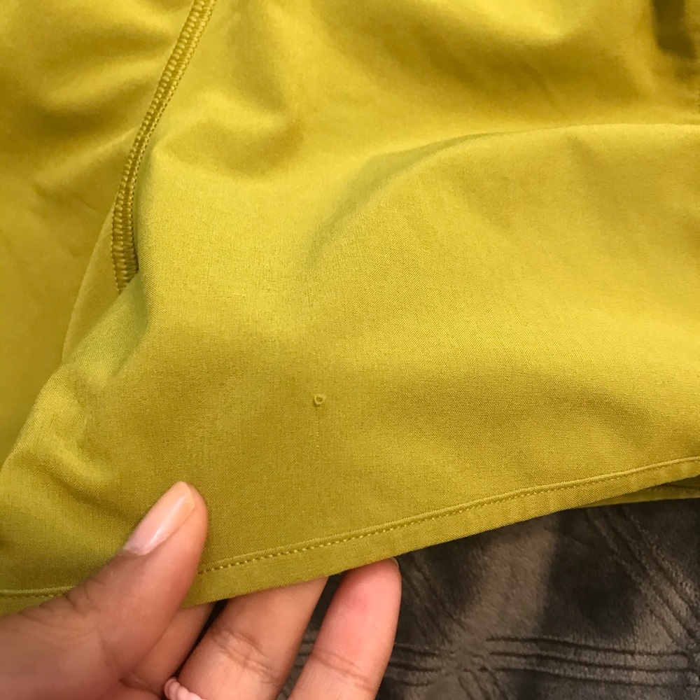 EUC hotty hot 4” shorts
